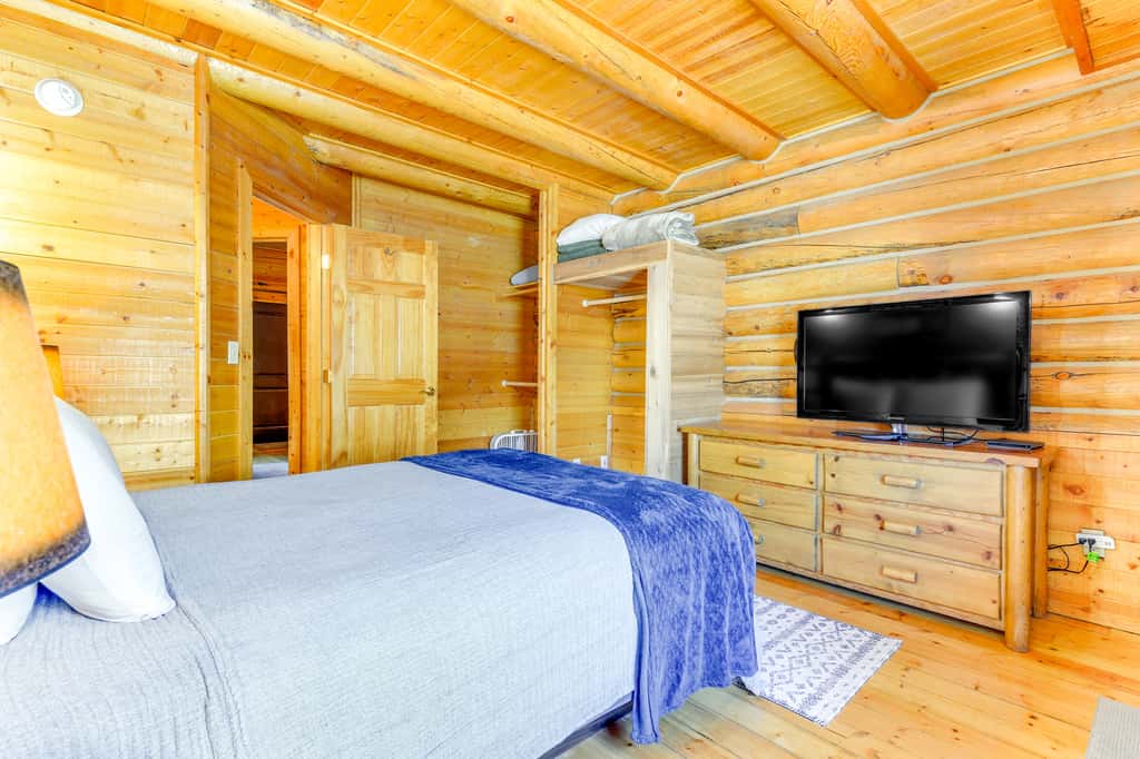 Cozy Mountain Condo Across From Snow King Ski Mtn!