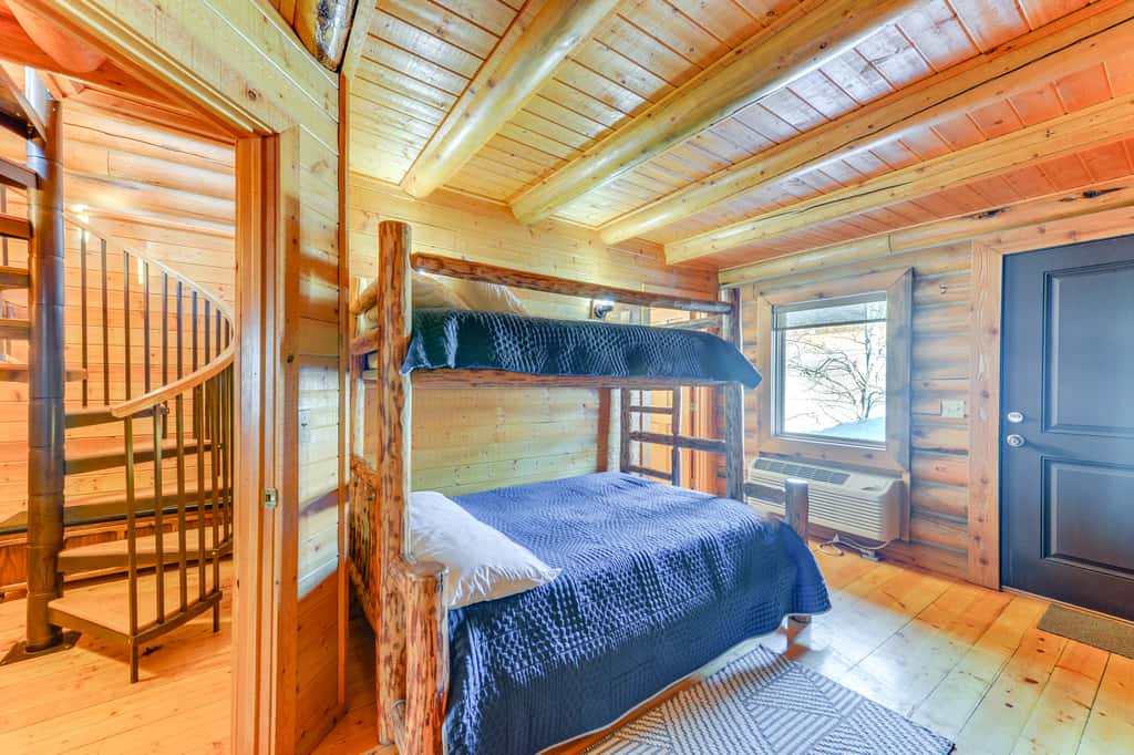 Cozy Mountain Condo Across From Snow King Ski Mtn!