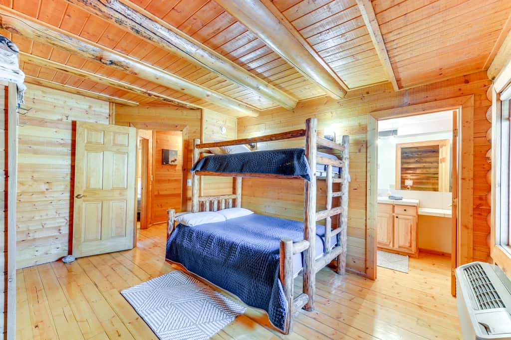 Cozy Mountain Condo Across From Snow King Ski Mtn!