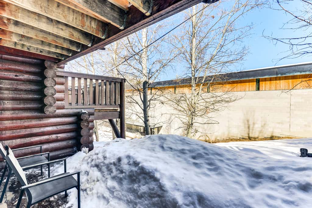 Cozy Mountain Condo Across From Snow King Ski Mtn!