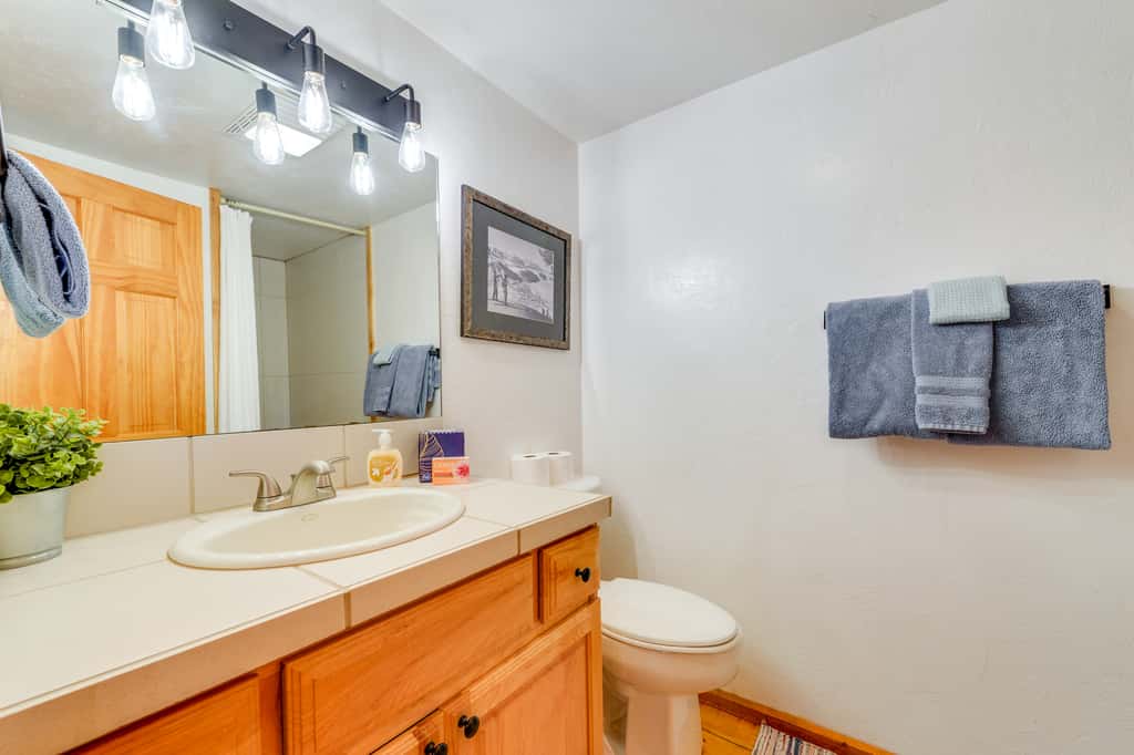 Cozy Mountain Condo Across From Snow King Ski Mtn!