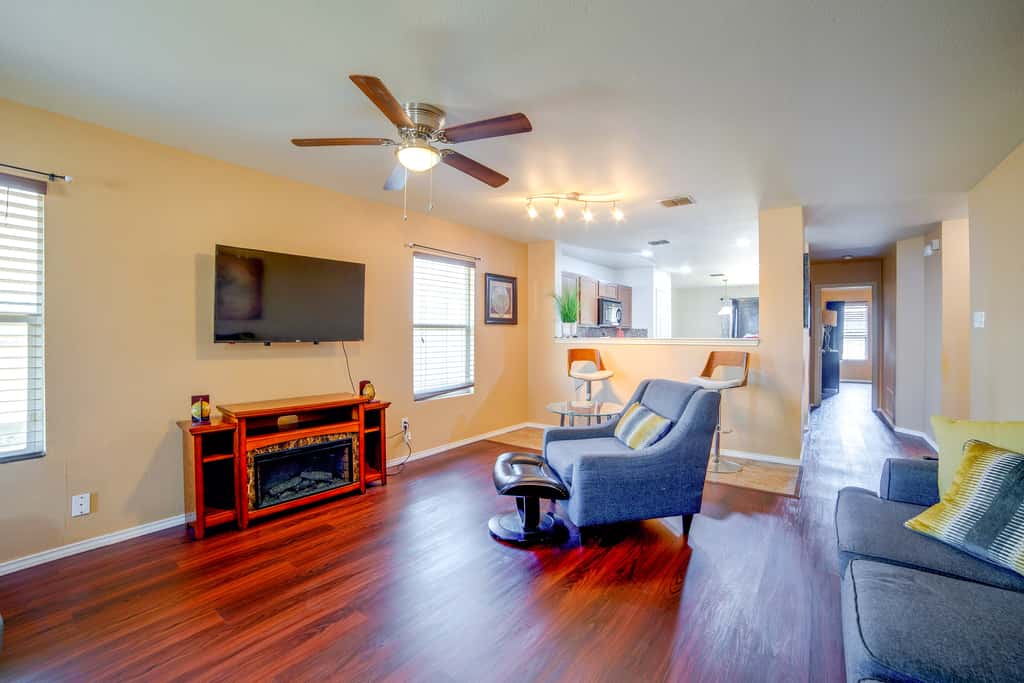 Fenced Yard, Workspace, Garage: Ft Worth Home Base