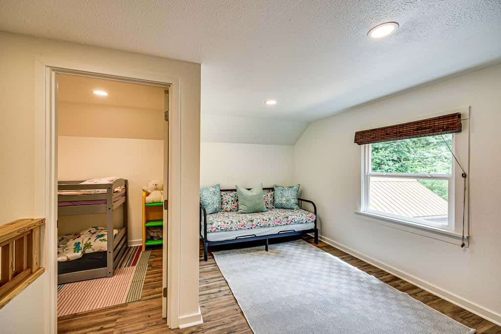 7 Mi to Mt Rainier NP: Home w/ Private Hot Tub!