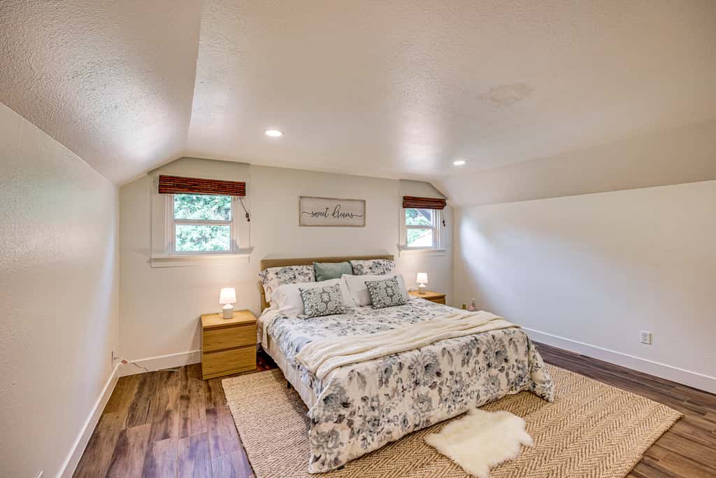 7 Mi to Mt Rainier NP: Home w/ Private Hot Tub!