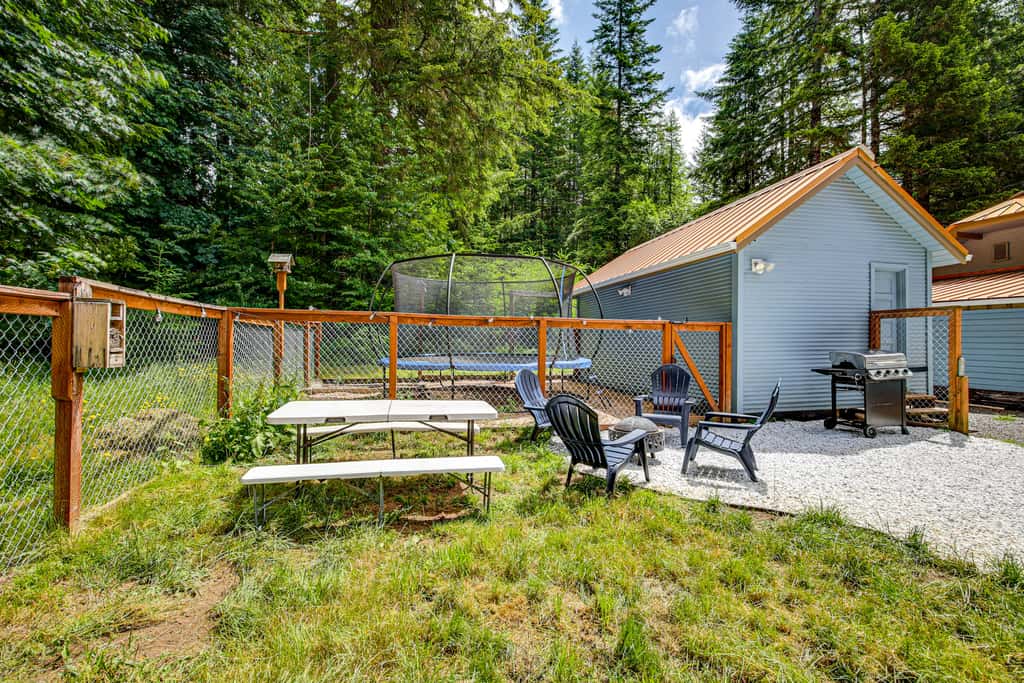 7 Mi to Mt Rainier NP: Home w/ Private Hot Tub!