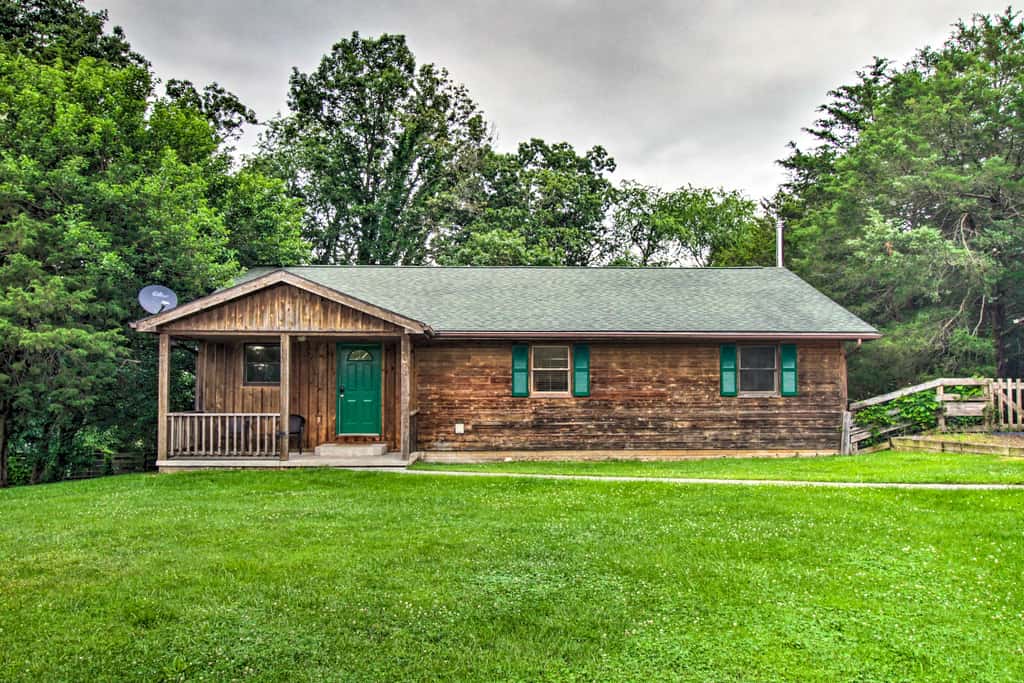 Pet-Friendly VA Home ~ 30 Mi to Shenandoah NP
