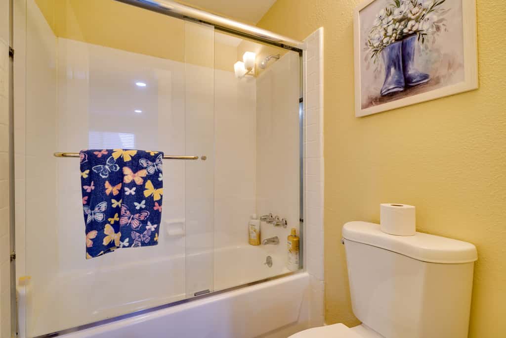 2 Mi to Dtwn Pleasanton Condo w/ Pool Access
