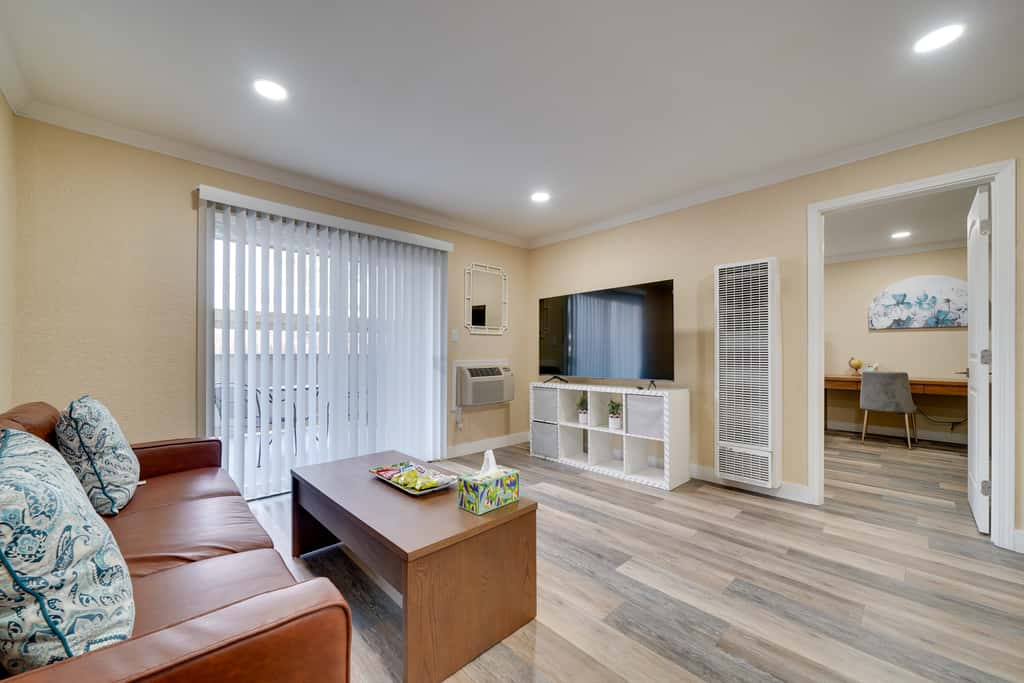 2 Mi to Dtwn Pleasanton Condo w/ Pool Access