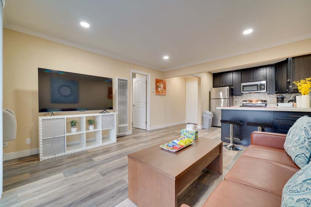 2 Mi to Dtwn Pleasanton Condo w/ Pool Access