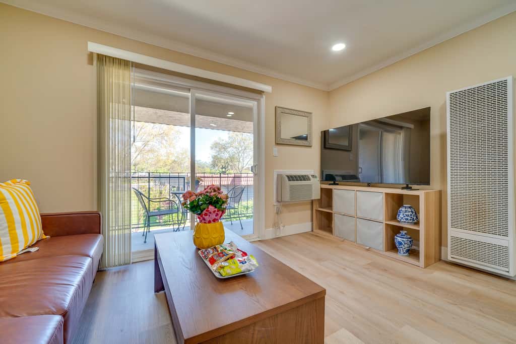 Walkable Pleasanton Condo Near Downtown w/ Balcony