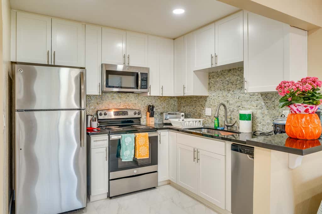 Walkable Pleasanton Condo Near Downtown w/ Balcony