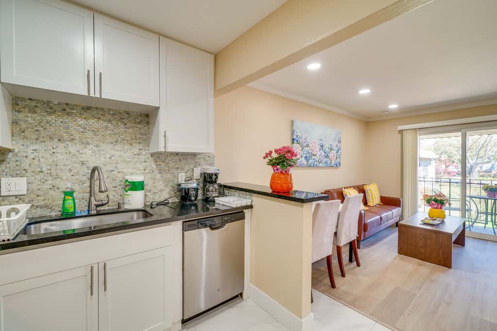 Walkable Pleasanton Condo Near Downtown w/ Balcony