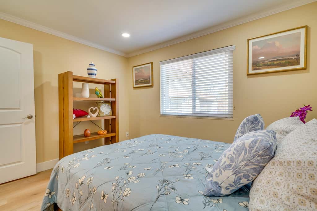 Walkable Pleasanton Condo Near Downtown w/ Balcony