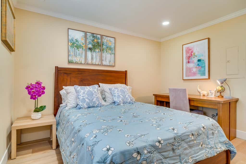 Walkable Pleasanton Condo Near Downtown w/ Balcony