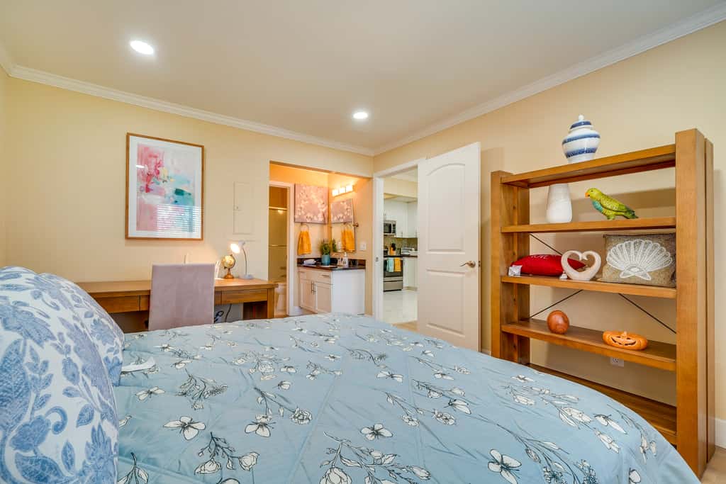 Walkable Pleasanton Condo Near Downtown w/ Balcony