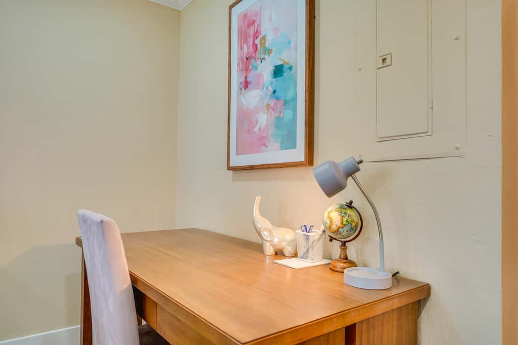 Walkable Pleasanton Condo Near Downtown w/ Balcony