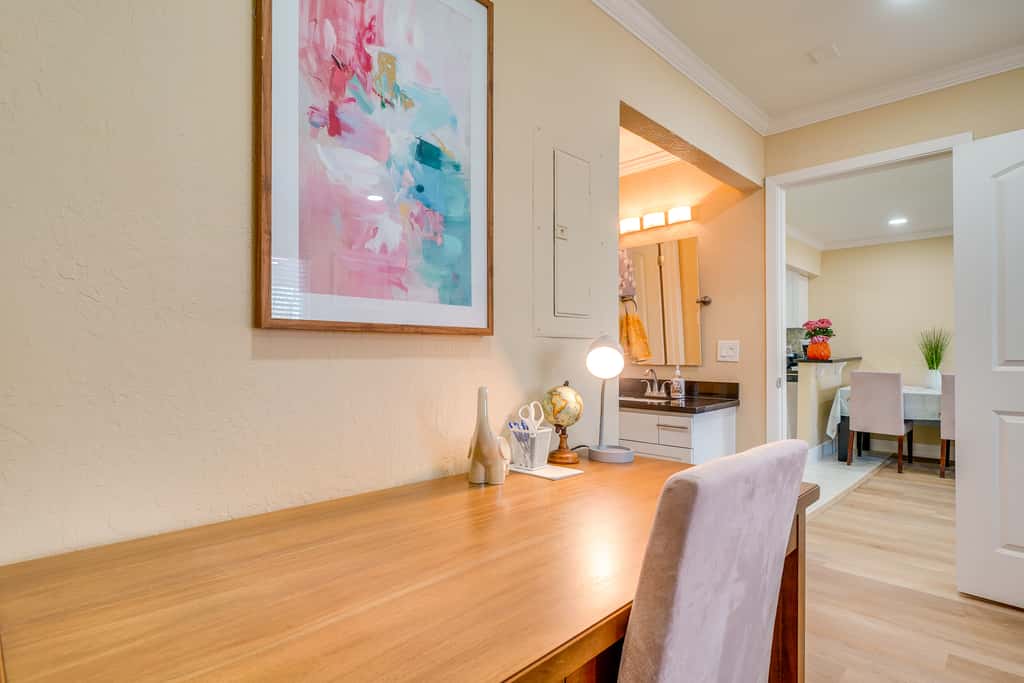 Walkable Pleasanton Condo Near Downtown w/ Balcony