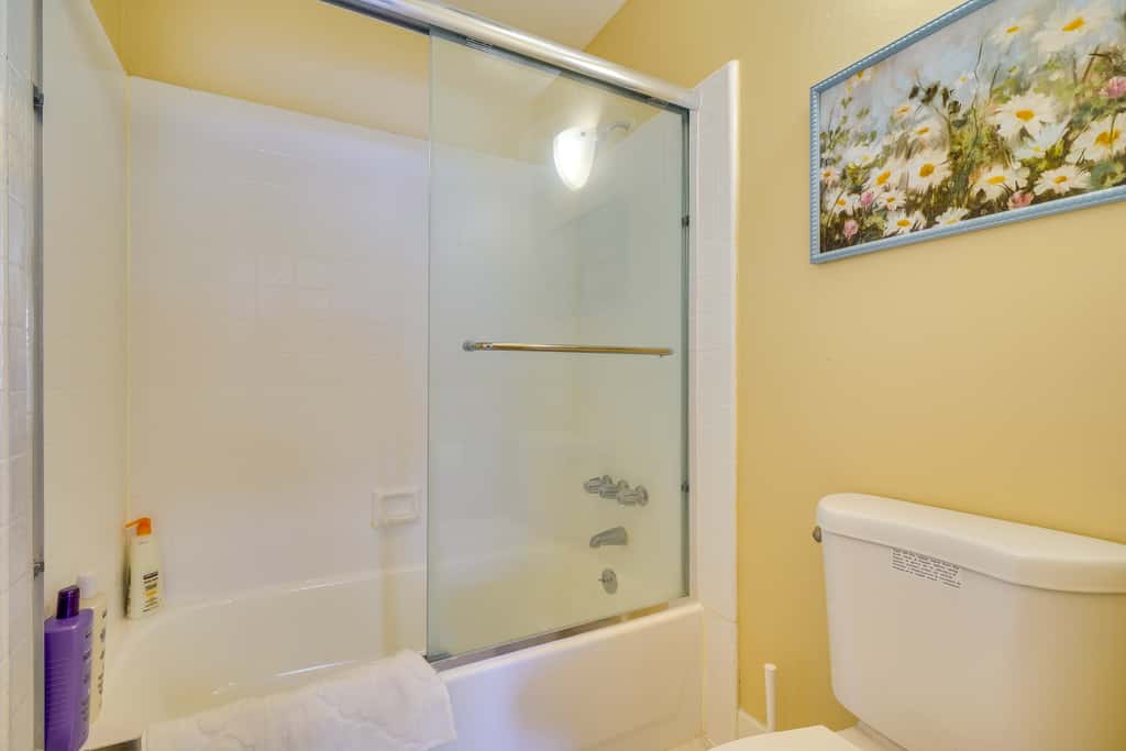 Walkable Pleasanton Condo Near Downtown w/ Balcony