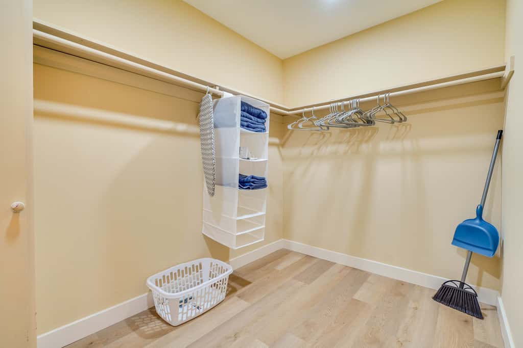 Walkable Pleasanton Condo Near Downtown w/ Balcony