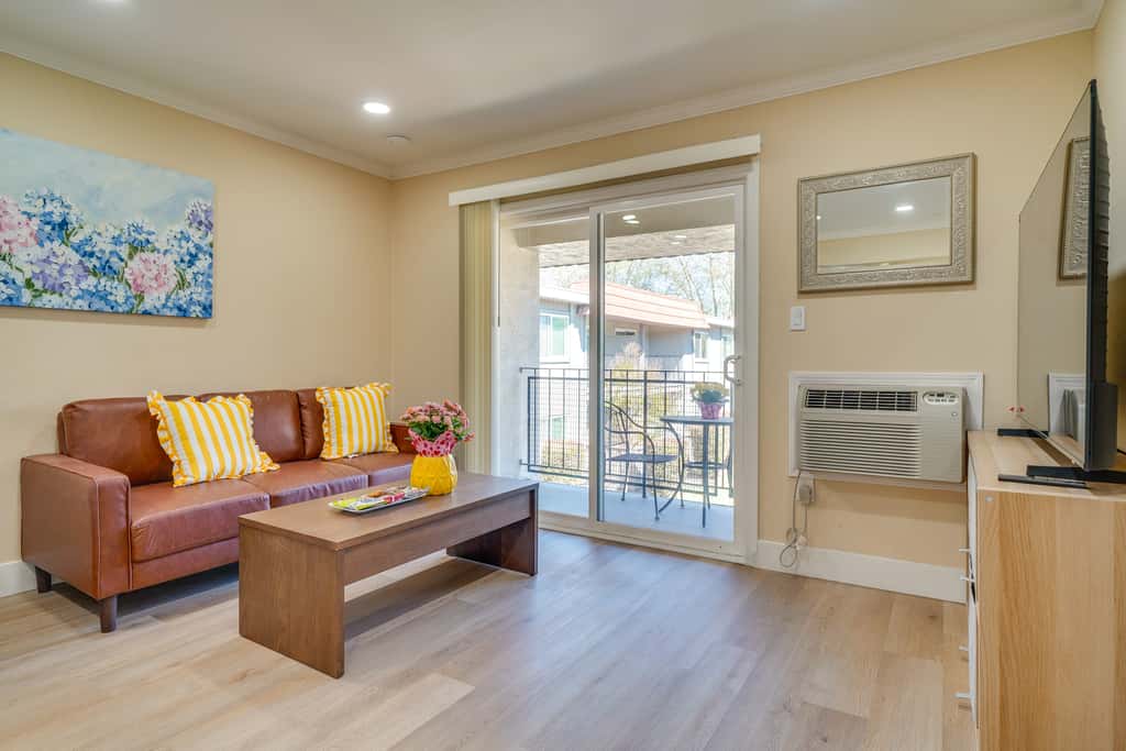 Walkable Pleasanton Condo Near Downtown w/ Balcony