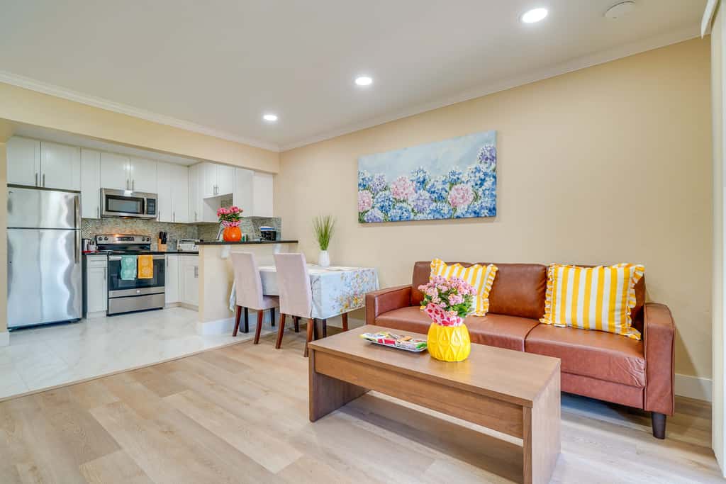 Walkable Pleasanton Condo Near Downtown w/ Balcony