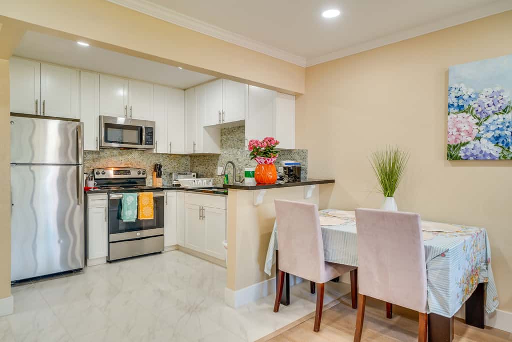 Walkable Pleasanton Condo Near Downtown w/ Balcony