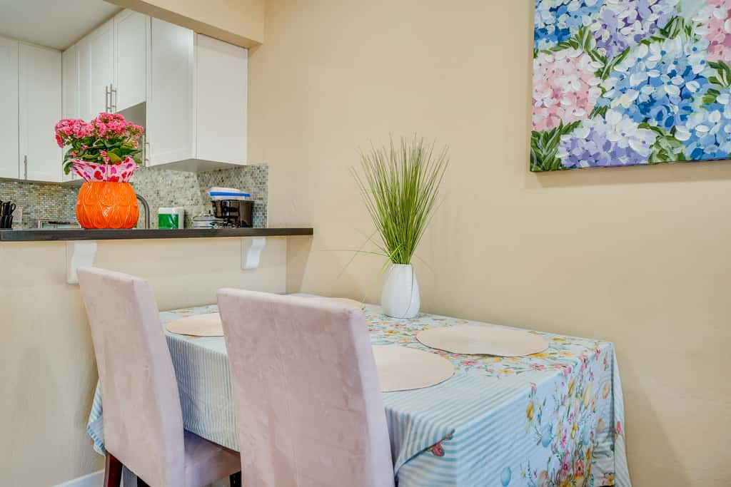 Walkable Pleasanton Condo Near Downtown w/ Balcony