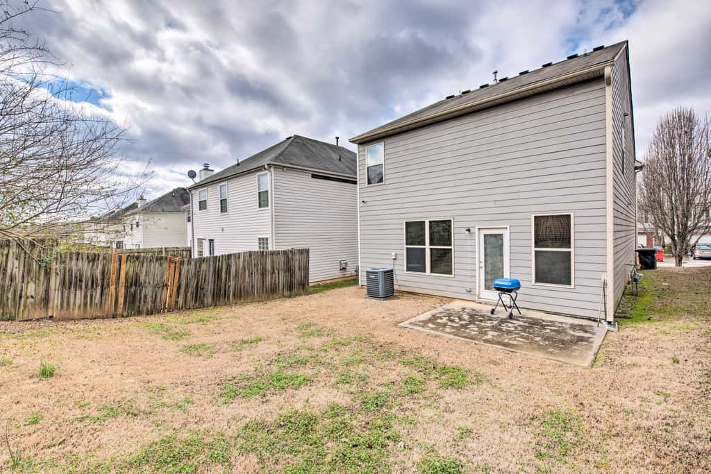 Suburban Atlanta Vacation Home ~ 3 Mi to Airport!