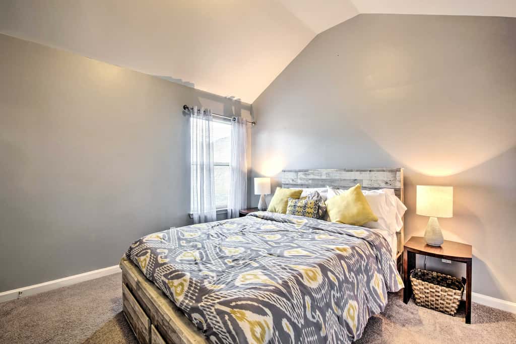 Suburban Atlanta Vacation Home ~ 3 Mi to Airport!