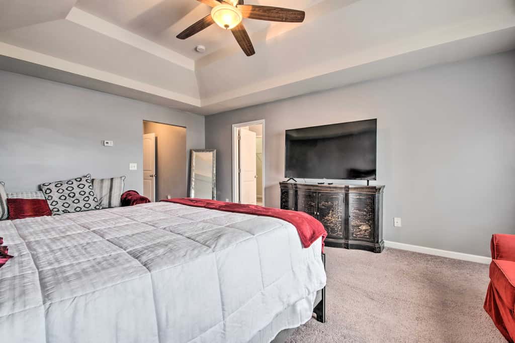 Suburban Atlanta Vacation Home ~ 3 Mi to Airport!