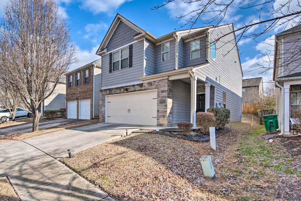 Suburban Atlanta Vacation Home ~ 3 Mi to Airport!