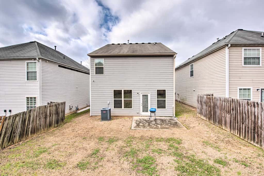 Suburban Atlanta Vacation Home ~ 3 Mi to Airport!