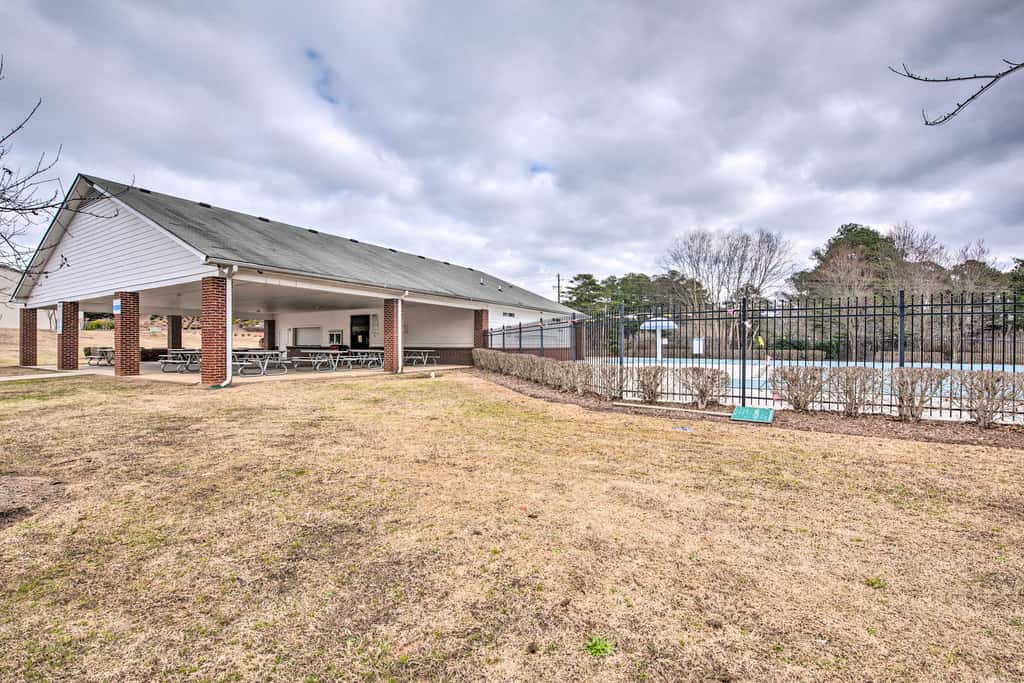 Suburban Atlanta Vacation Home ~ 3 Mi to Airport!