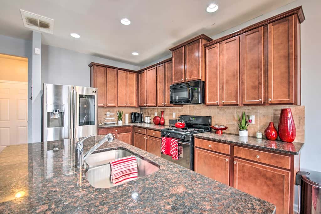 Suburban Atlanta Vacation Home ~ 3 Mi to Airport!