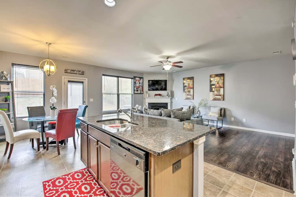 Suburban Atlanta Vacation Home ~ 3 Mi to Airport!