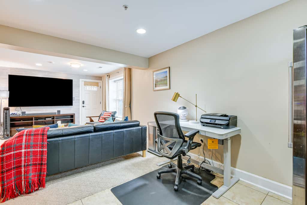 Pet-Friendly DC Area Condo w/ Yard!