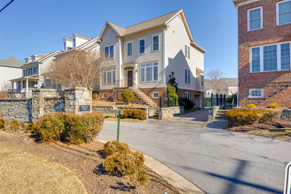 Pet-Friendly DC Area Condo w/ Yard!