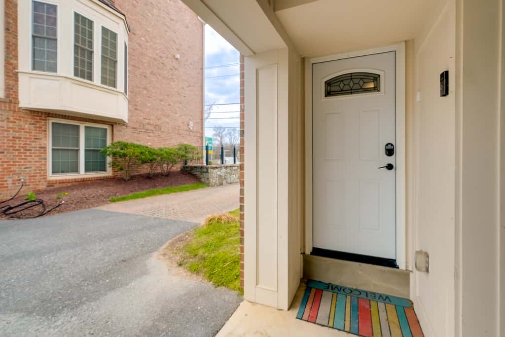 Pet-Friendly DC Area Condo w/ Yard!