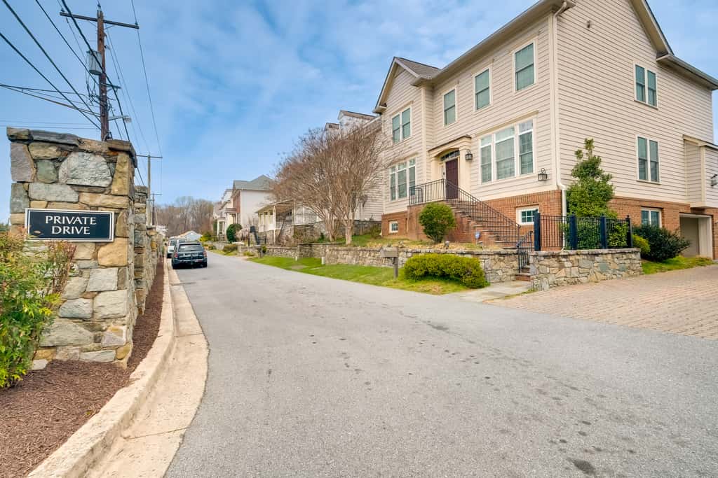 Pet-Friendly DC Area Condo w/ Yard!