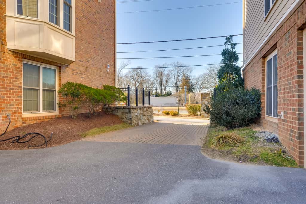 Pet-Friendly DC Area Condo w/ Yard!
