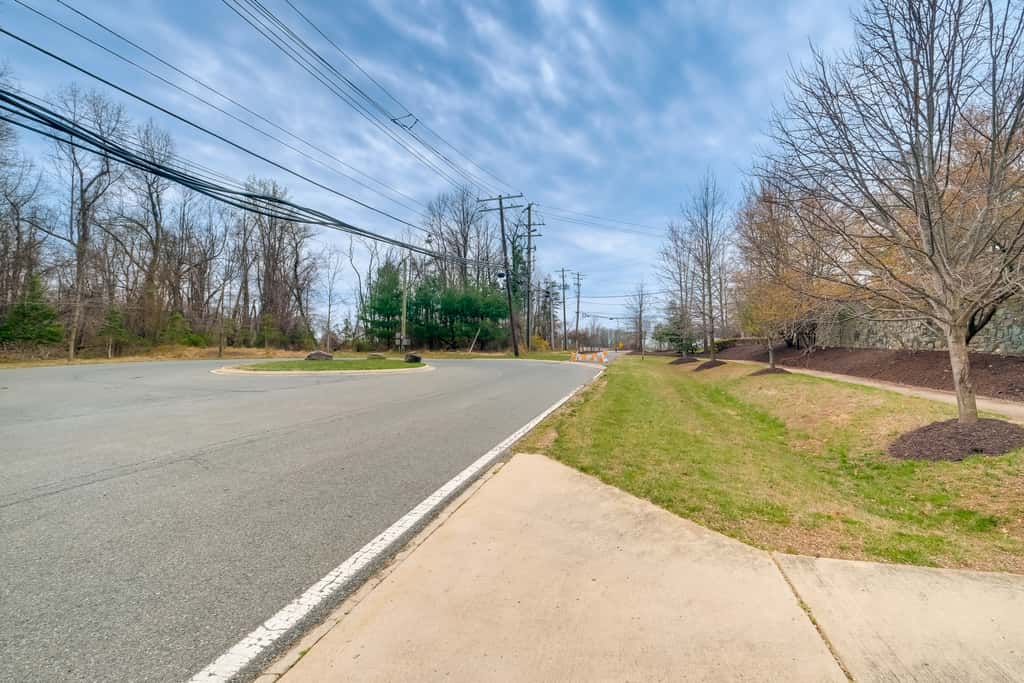 Pet-Friendly DC Area Condo w/ Yard!