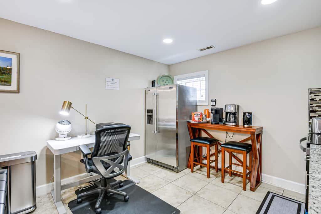 Pet-Friendly DC Area Condo w/ Yard!