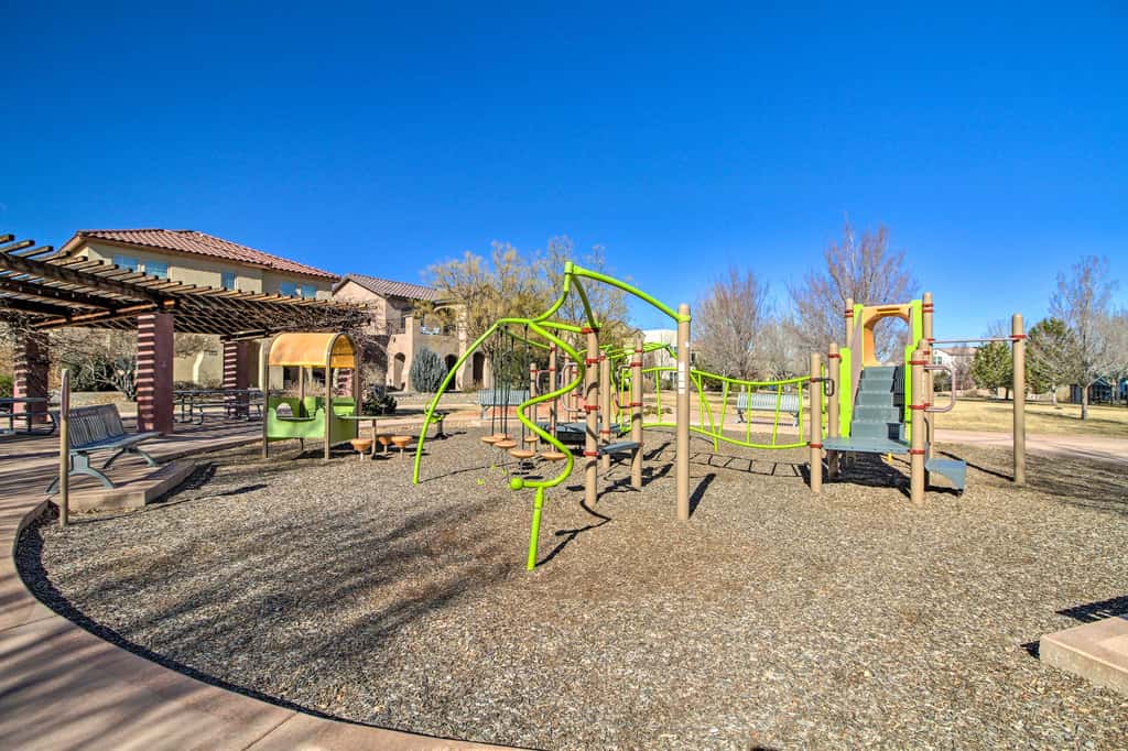 9 Mi to Old Town Albuquerque: Getaway w/ Grill!