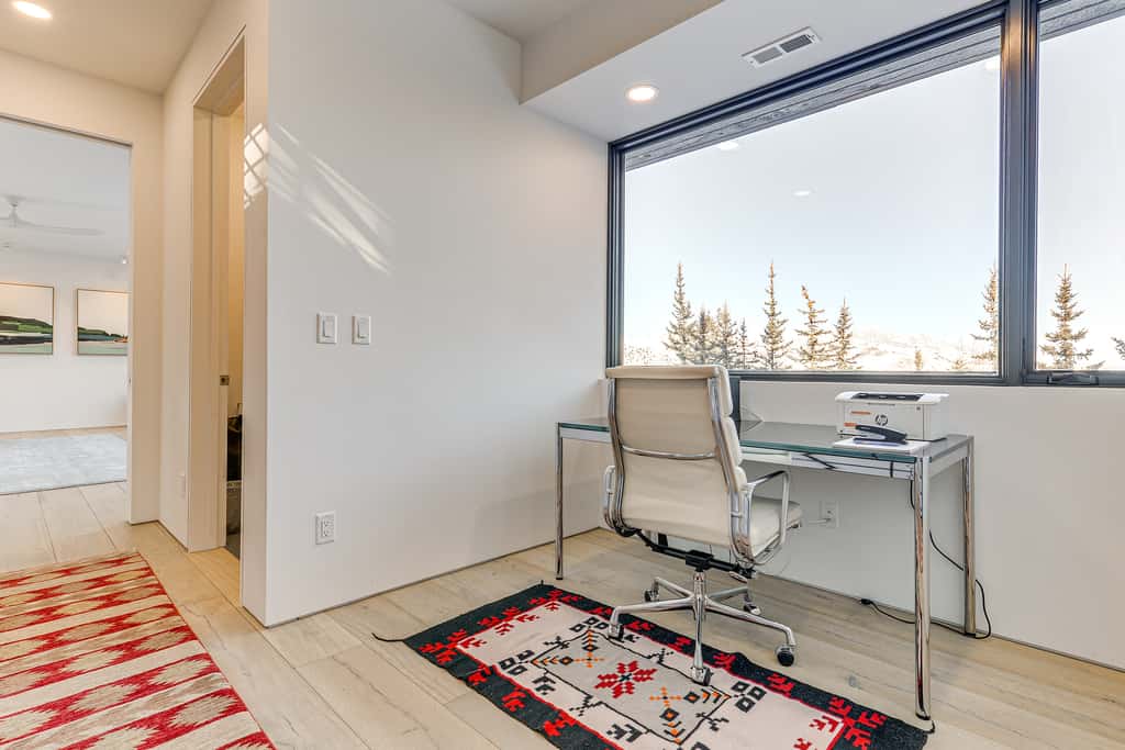 1 Mi to Downtown Jackson: Modern Retreat w/ Views