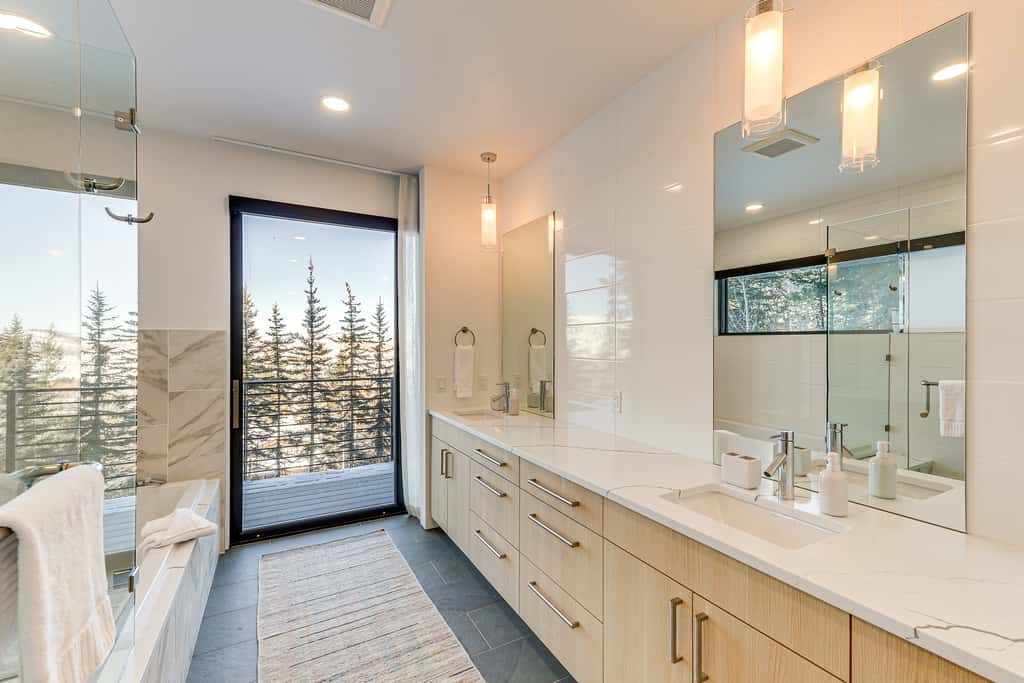 1 Mi to Downtown Jackson: Modern Retreat w/ Views