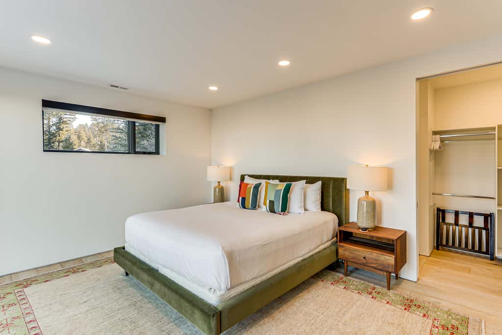 1 Mi to Downtown Jackson: Modern Retreat w/ Views