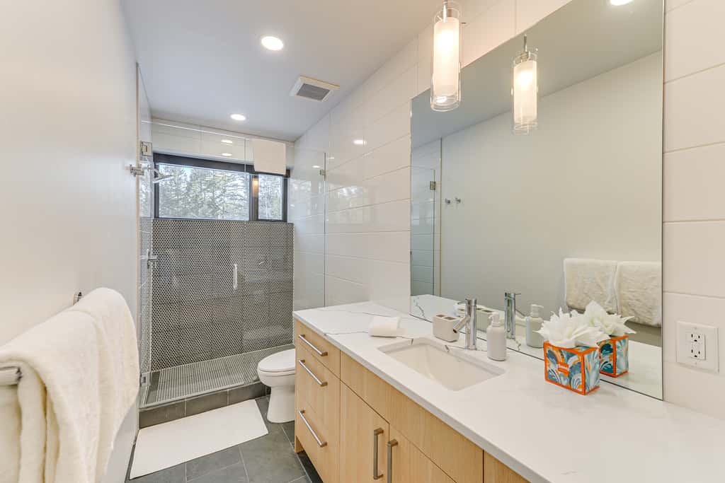 1 Mi to Downtown Jackson: Modern Retreat w/ Views