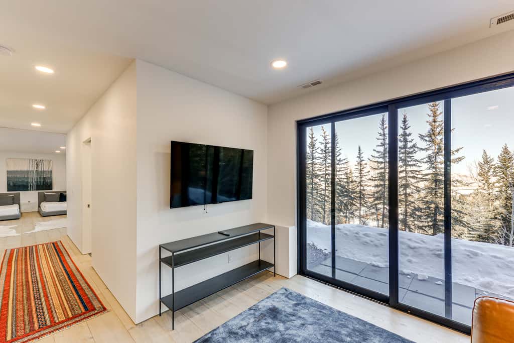 1 Mi to Downtown Jackson: Modern Retreat w/ Views