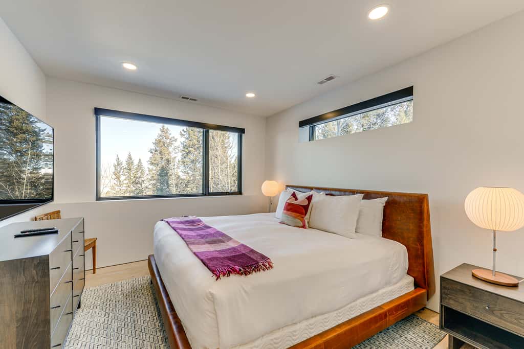1 Mi to Downtown Jackson: Modern Retreat w/ Views