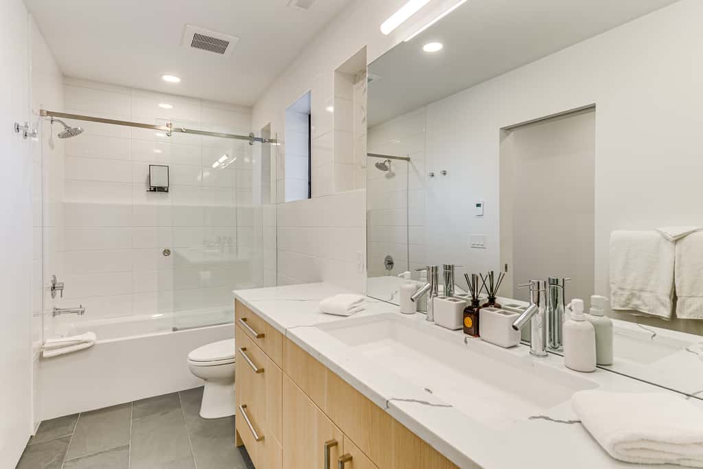 1 Mi to Downtown Jackson: Modern Retreat w/ Views